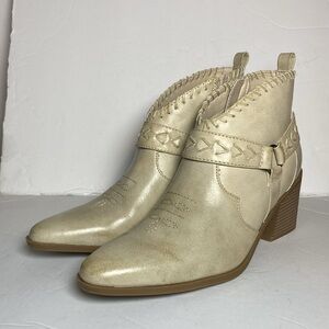 Frye & Co Women's Cream Palma Stacked Heel Faux Leather Ankle Boots